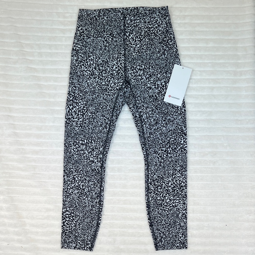 Lululemon Athletica InStill HR Tight 25” Black and White Pattern